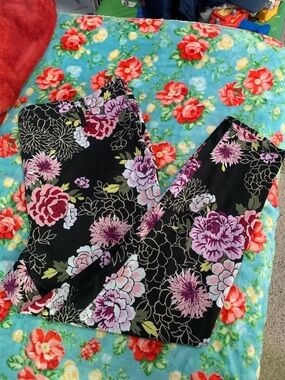 Terra & Sky Black Plus Size Leggings with Pink & Purple Floral Print